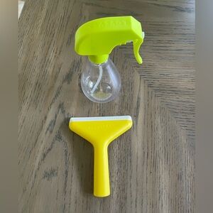 Lovevery Squeegee/Spray Bottle Toy